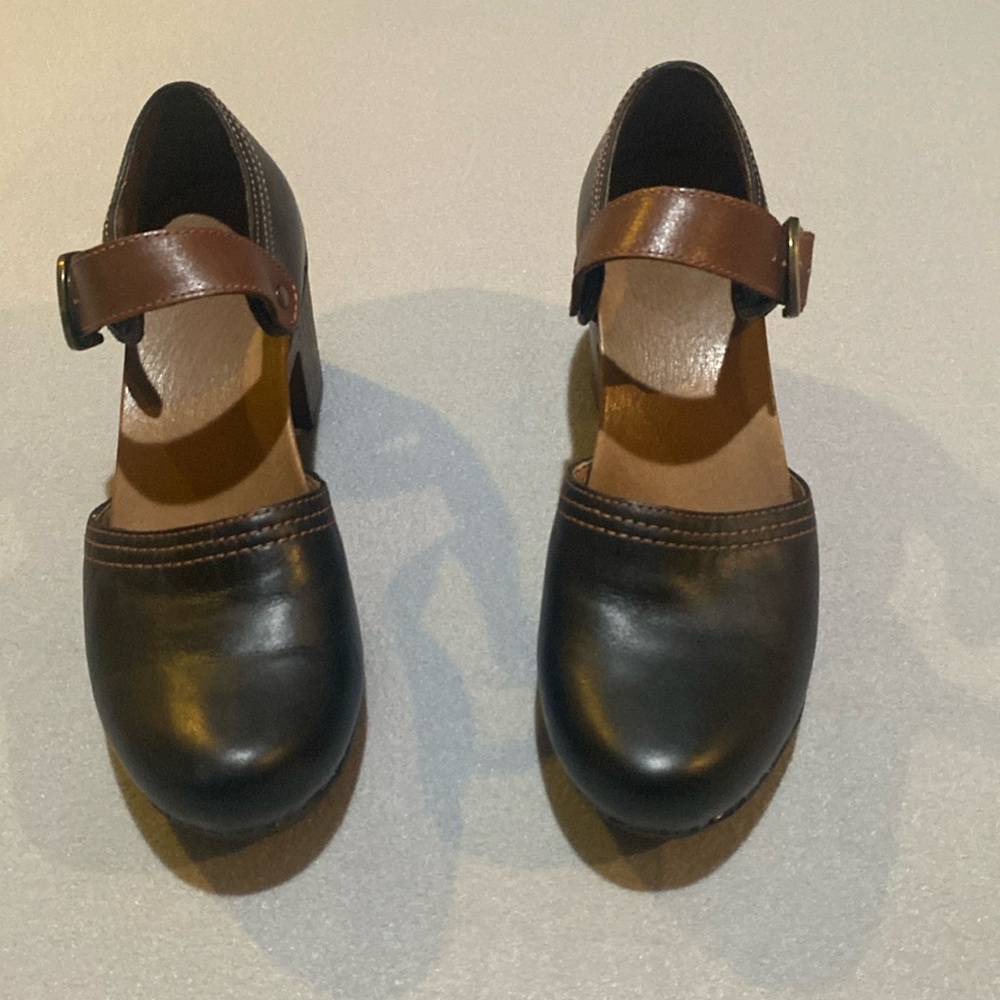 Barely worn Dansko Darlene sandal healed. They are size 40 close to 9.5.